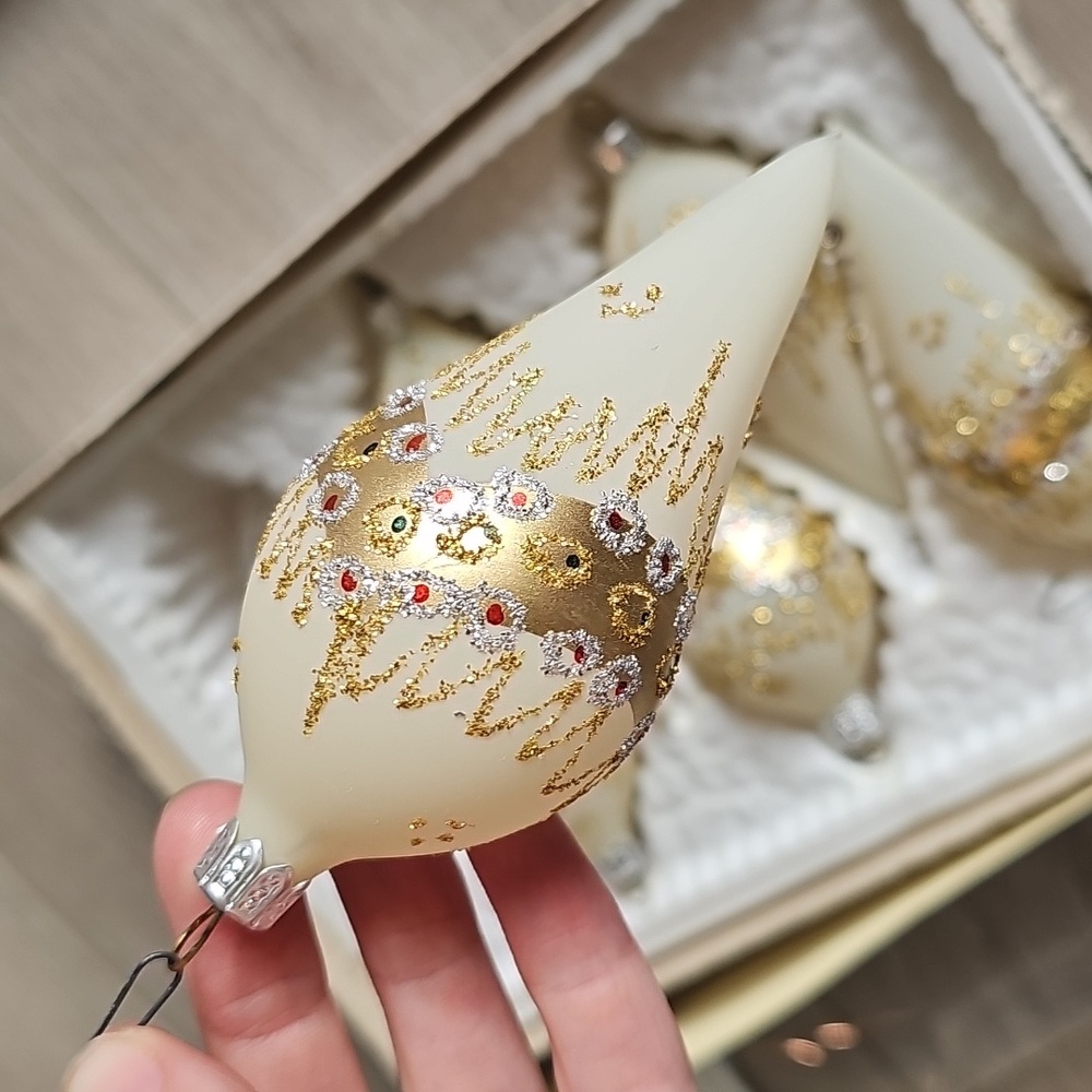 Vintage 70s Christmas Classics Set Of 6 Glass Teardrop White Ornaments - Picture 9 of 14